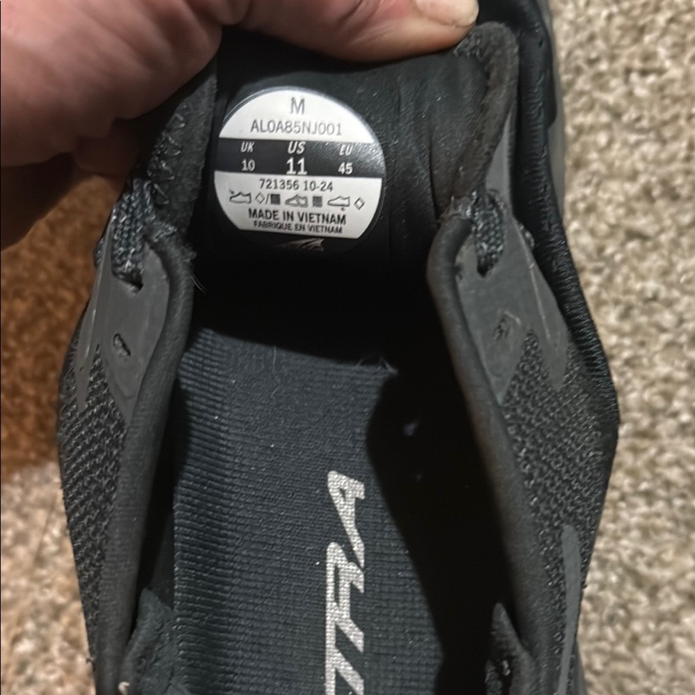 Altra Olympus 6 *NWOT* Black Athletic Shoes with Breathable Knit Upper - Picture 6 of 6